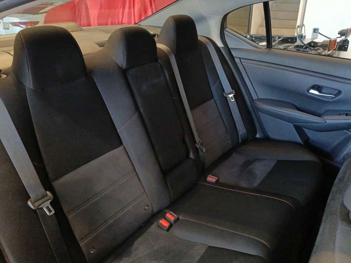 2025 Nissan Sentra 4p SR Midnight Ed. Bi-tono L4/2.0 Aut