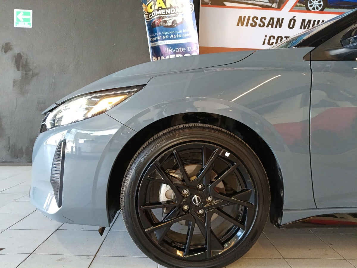 2025 Nissan Sentra 4p SR Midnight Ed. Bi-tono L4/2.0 Aut