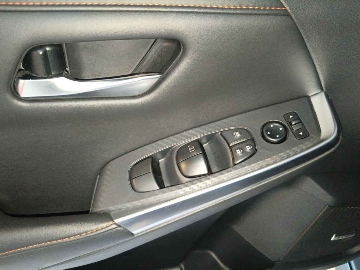 2025 Nissan Sentra 4p SR Midnight Ed. Bi-tono L4/2.0 Aut