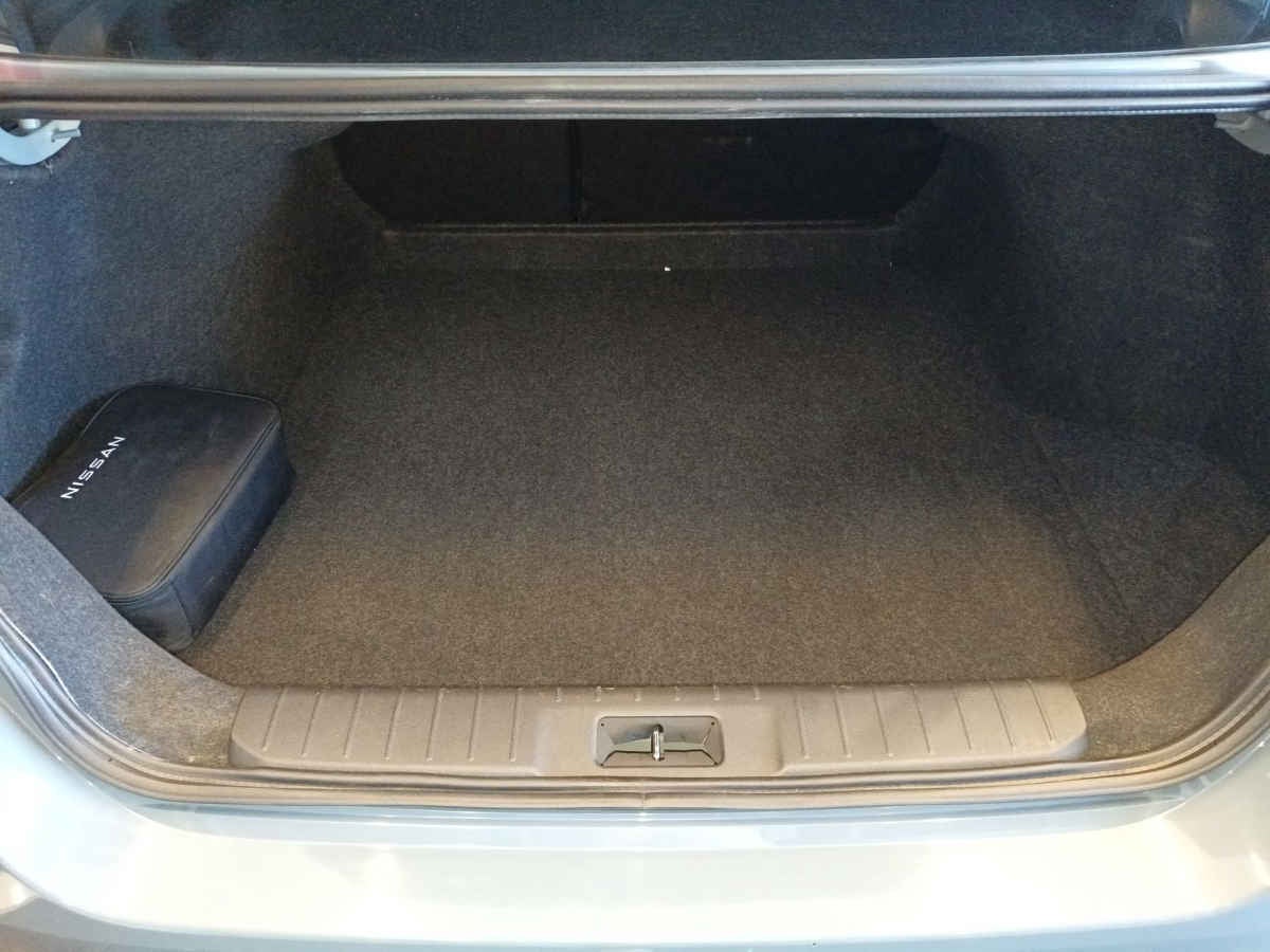 2025 Nissan Sentra 4p SR Midnight Ed. Bi-tono L4/2.0 Aut