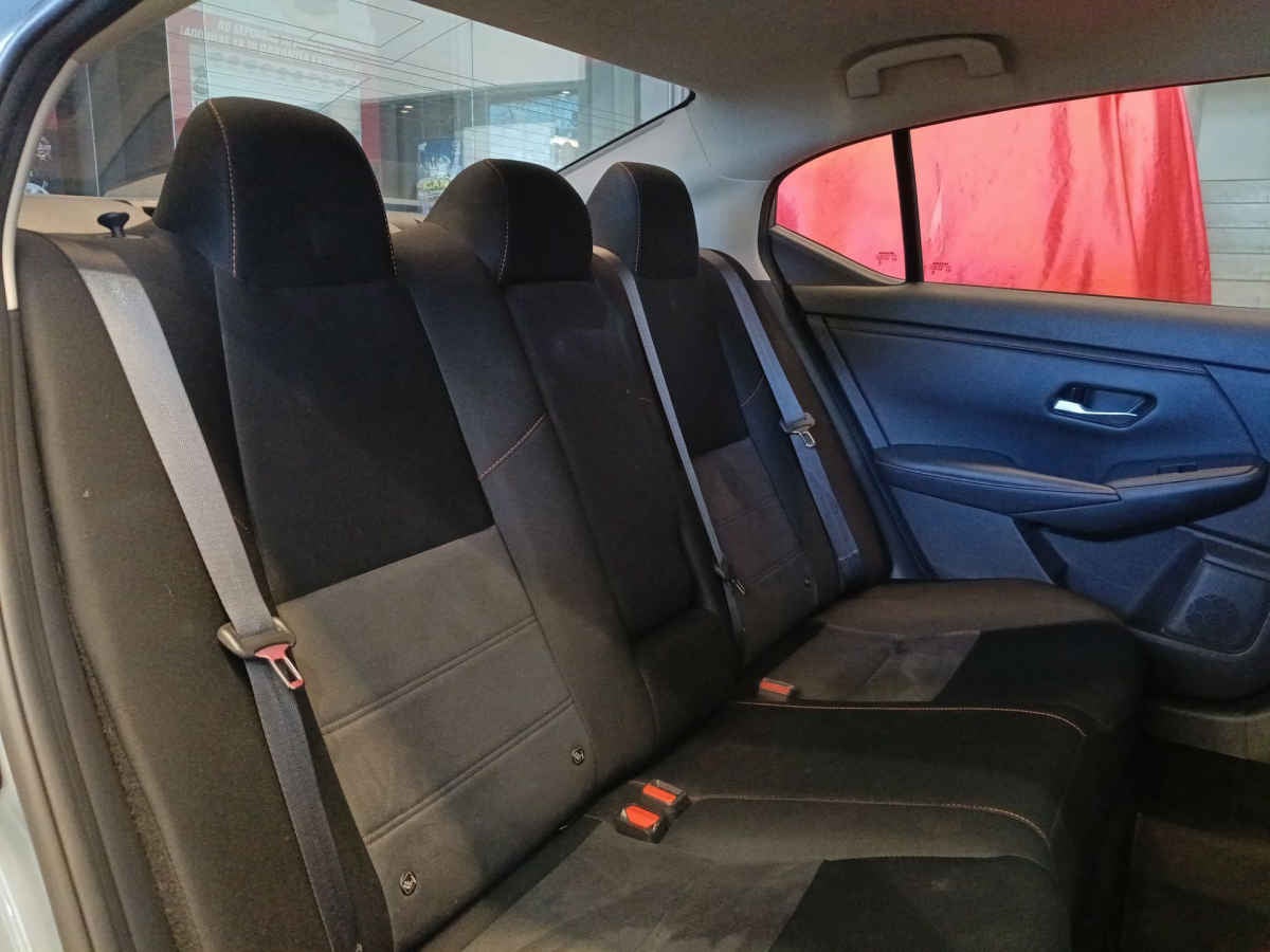 2025 Nissan Sentra 4p SR Midnight Ed. Bi-tono L4/2.0 Aut