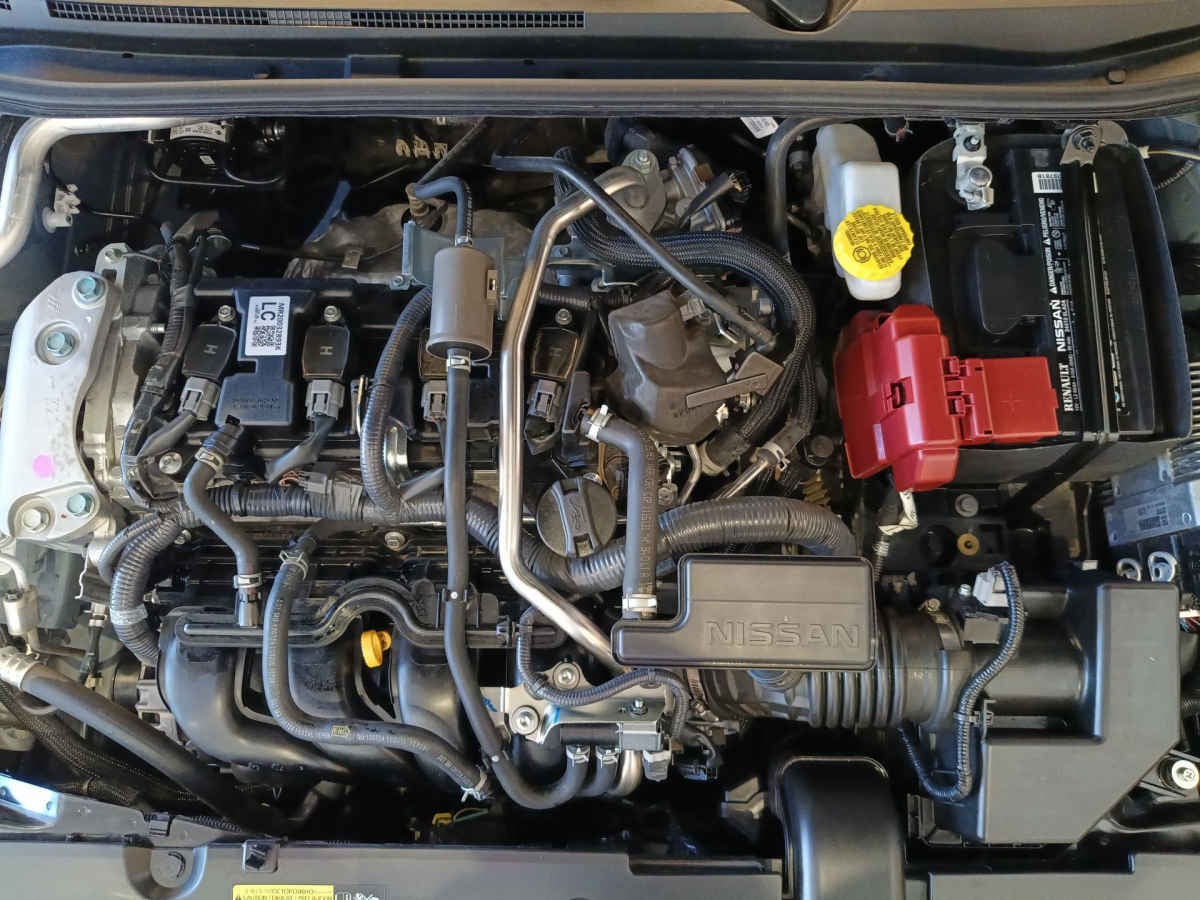 2025 Nissan Sentra 4p SR Midnight Ed. Bi-tono L4/2.0 Aut