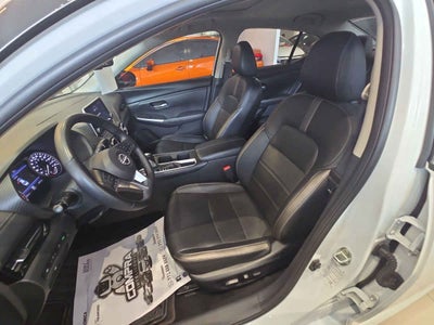 2025 Nissan Sentra 4p SR Platinum Bi-tono L4/2.0 Aut