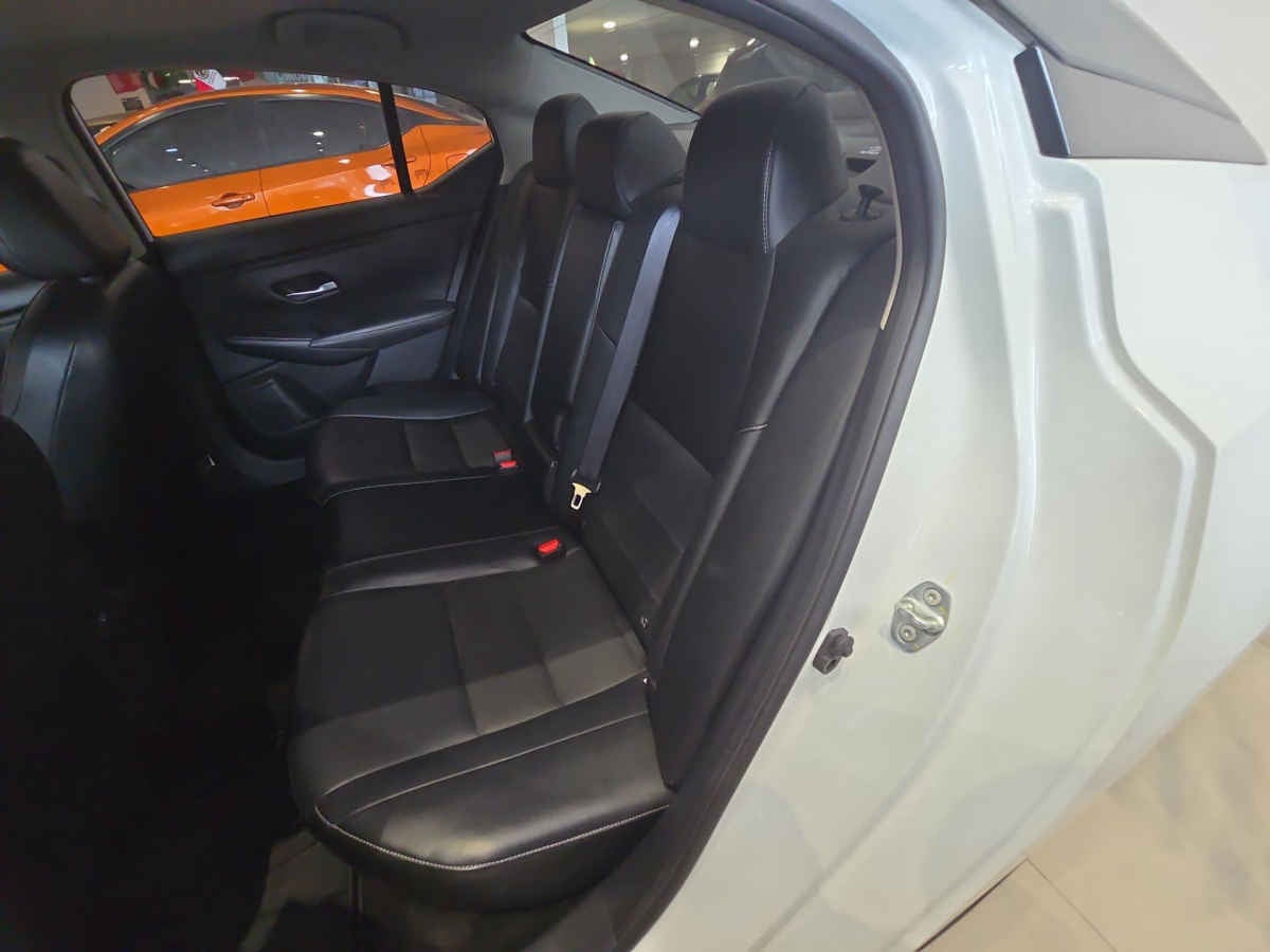 2025 Nissan Sentra 4p SR Platinum Bi-tono L4/2.0 Aut