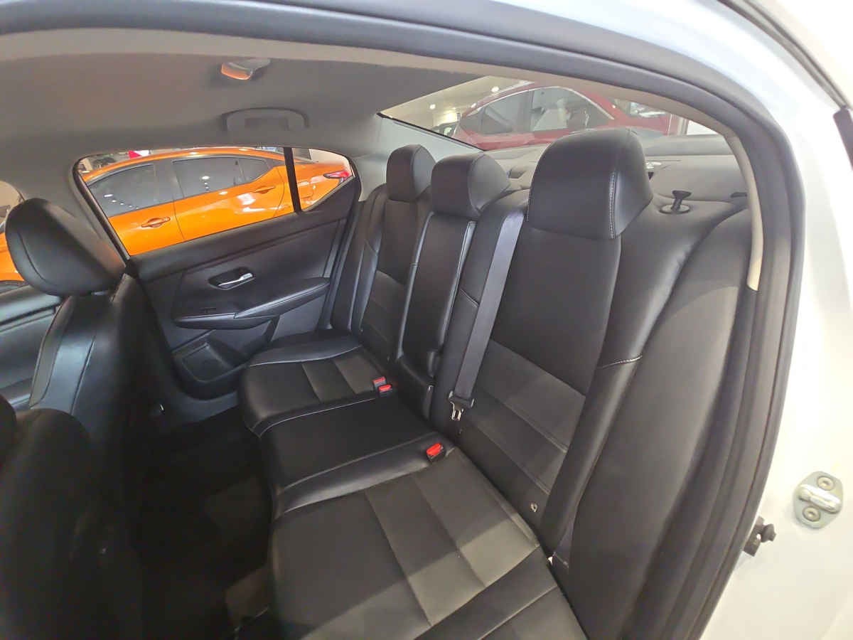 2025 Nissan Sentra 4p SR Platinum Bi-tono L4/2.0 Aut