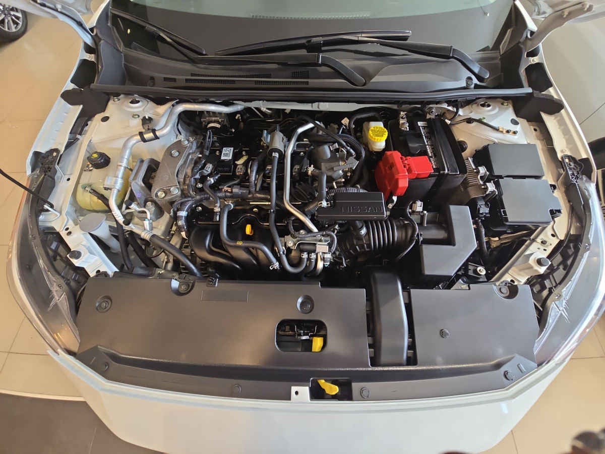 2025 Nissan Sentra 4p SR Platinum Bi-tono L4/2.0 Aut