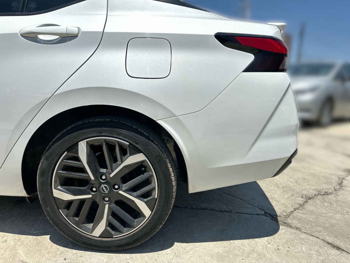 2024 Nissan Versa 4p SR L4/1.6 Aut