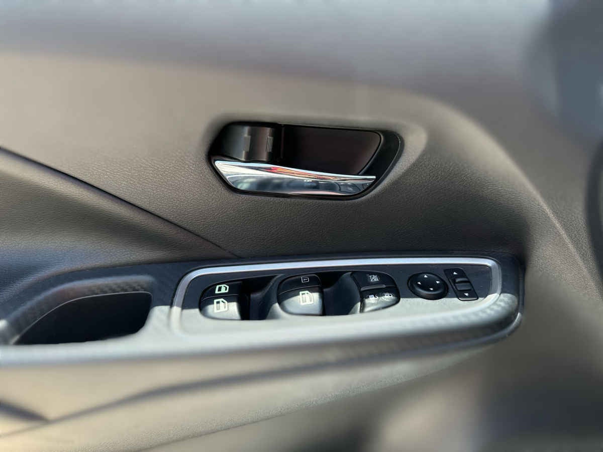 2024 Nissan Versa 4p SR L4/1.6 Aut