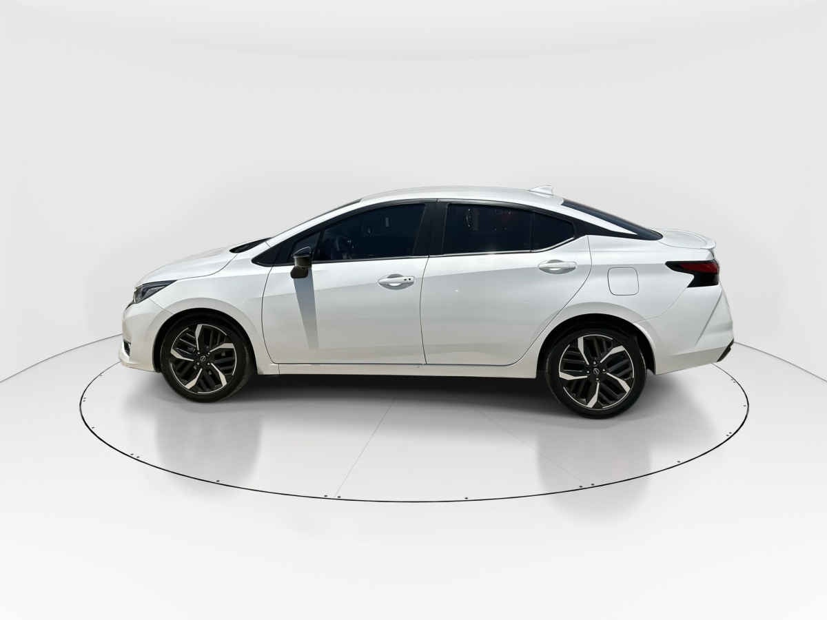 2024 Nissan Versa 4p SR L4/1.6 Aut