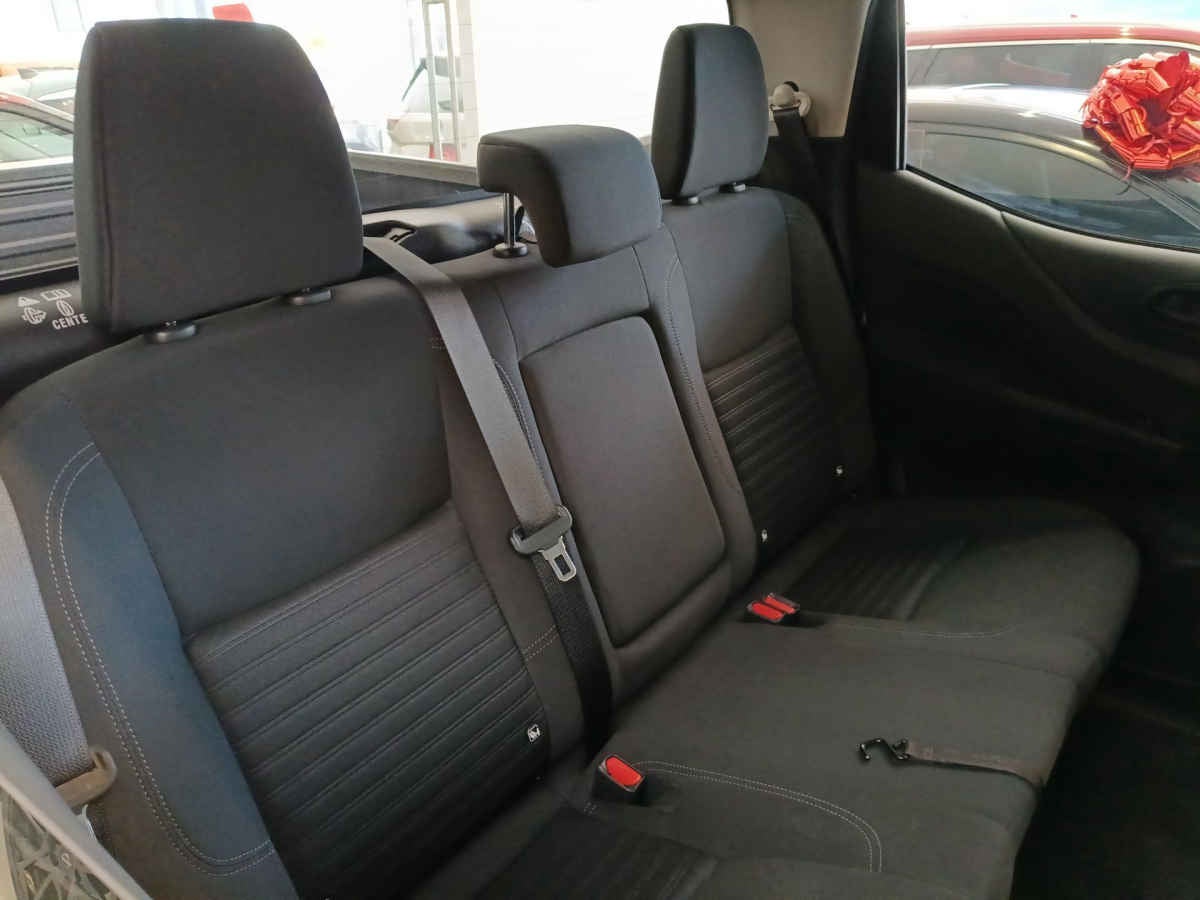 2025 Nissan Frontier 4p XE L4/2.5 Man