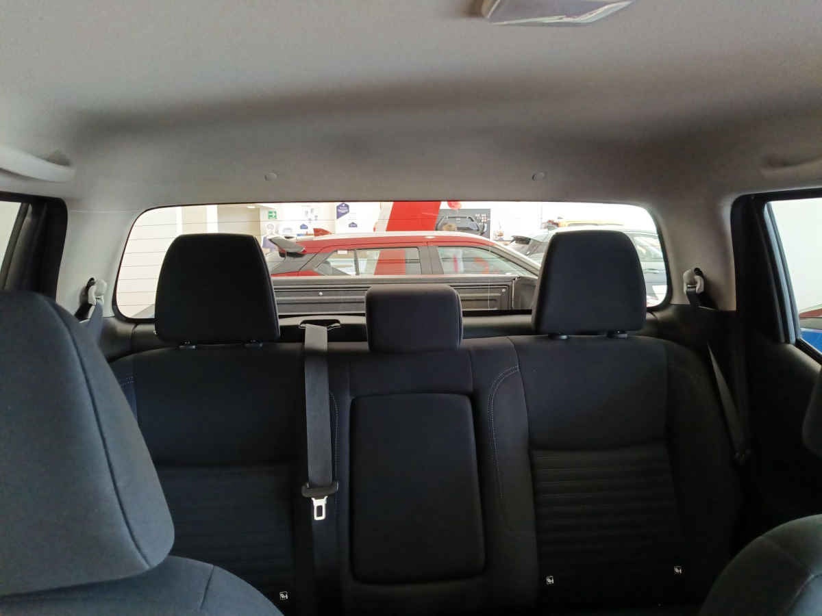 2025 Nissan Frontier 4p XE L4/2.5 Man