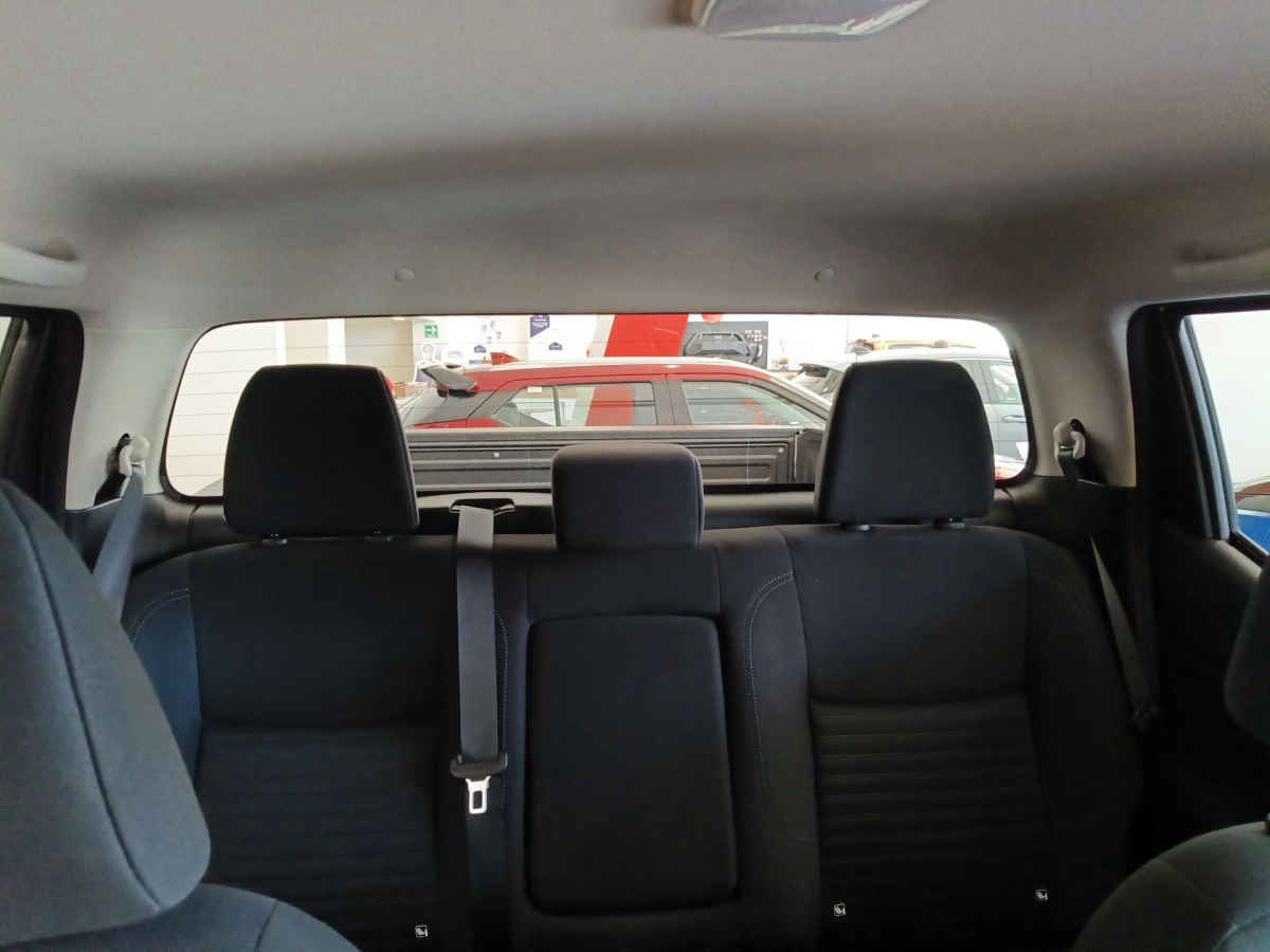 2025 Nissan Frontier 4p XE L4/2.5 Man