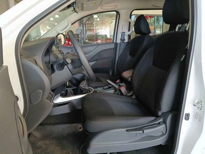 2025 Nissan Frontier 4p XE L4/2.5 Man