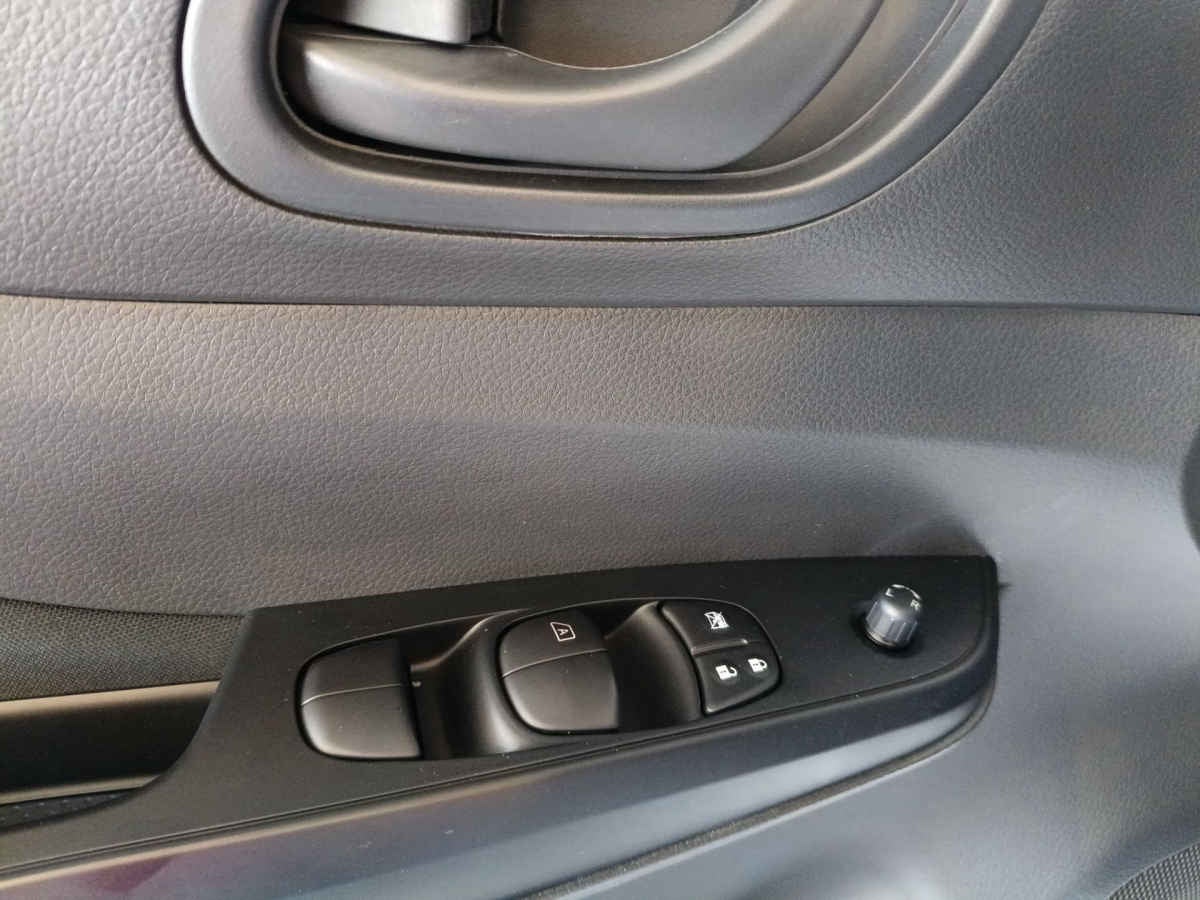 2025 Nissan Frontier 4p XE L4/2.5 Man