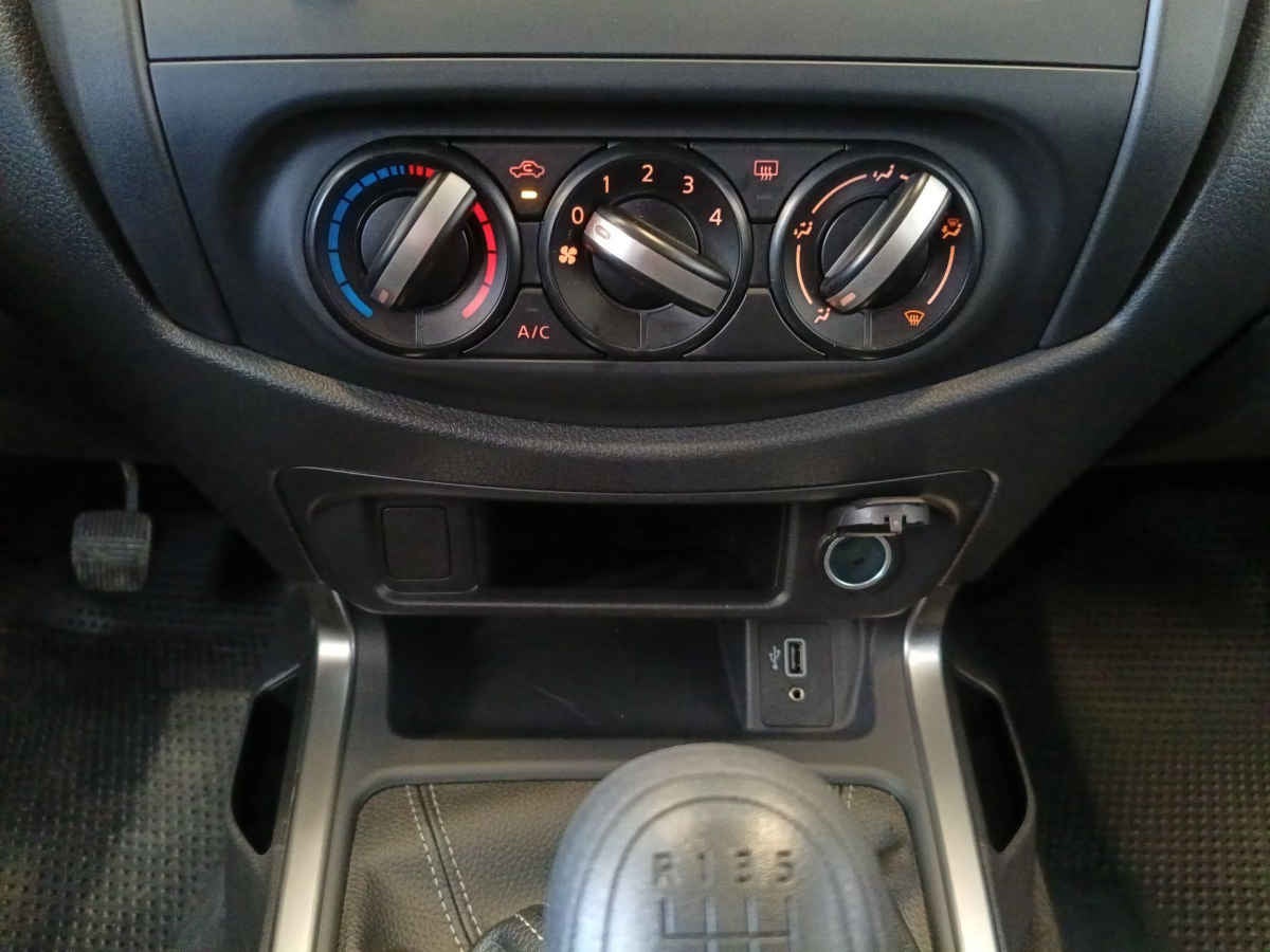 2025 Nissan Frontier 4p XE L4/2.5 Man