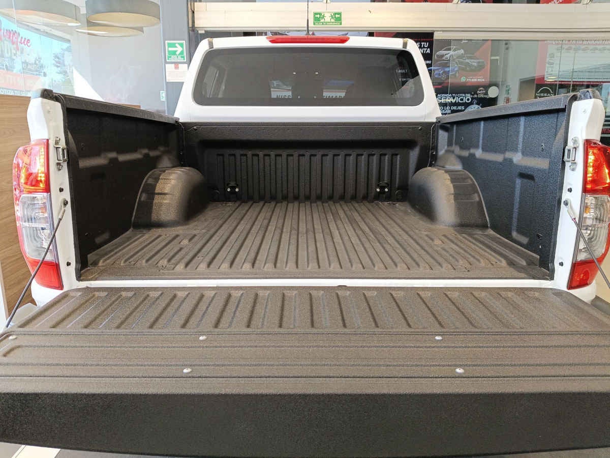 2025 Nissan Frontier 4p XE L4/2.5 Man