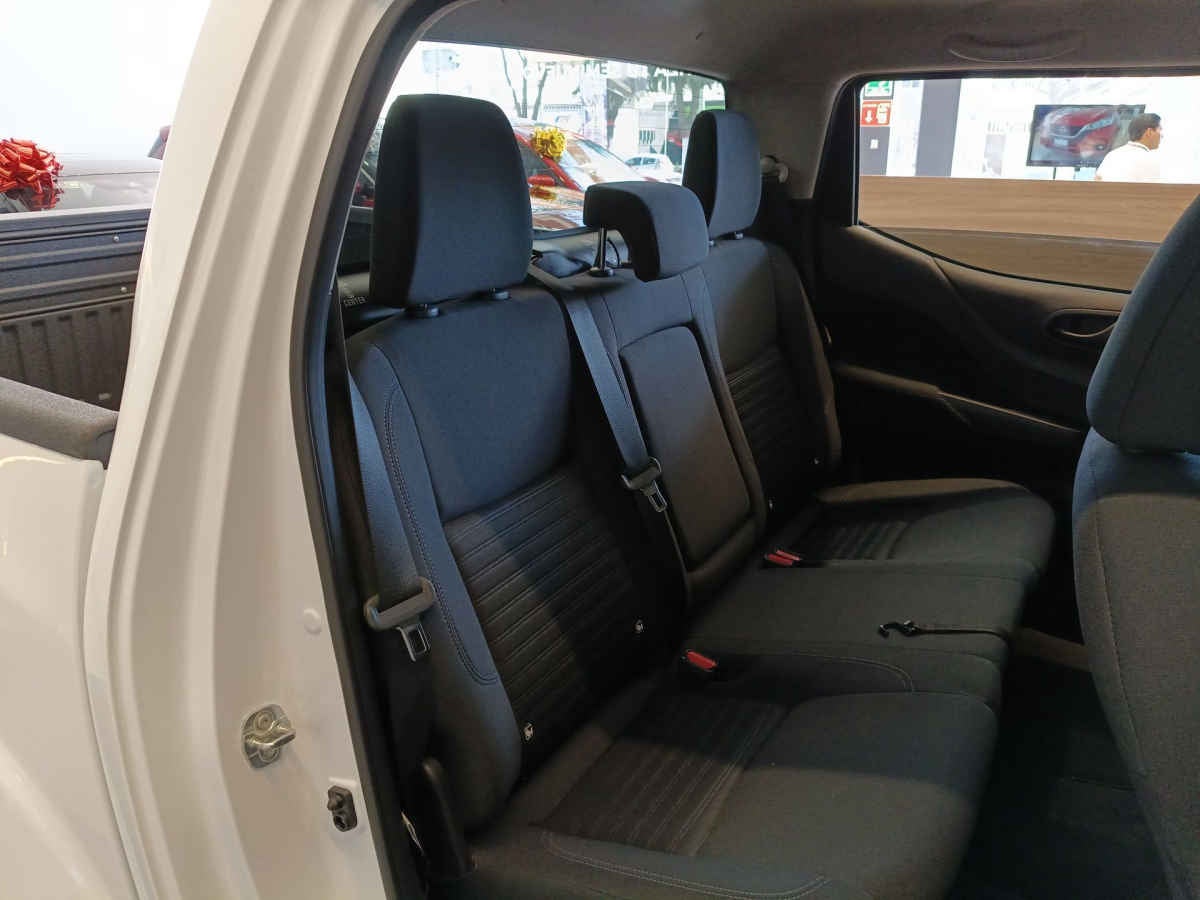 2025 Nissan Frontier 4p XE L4/2.5 Man