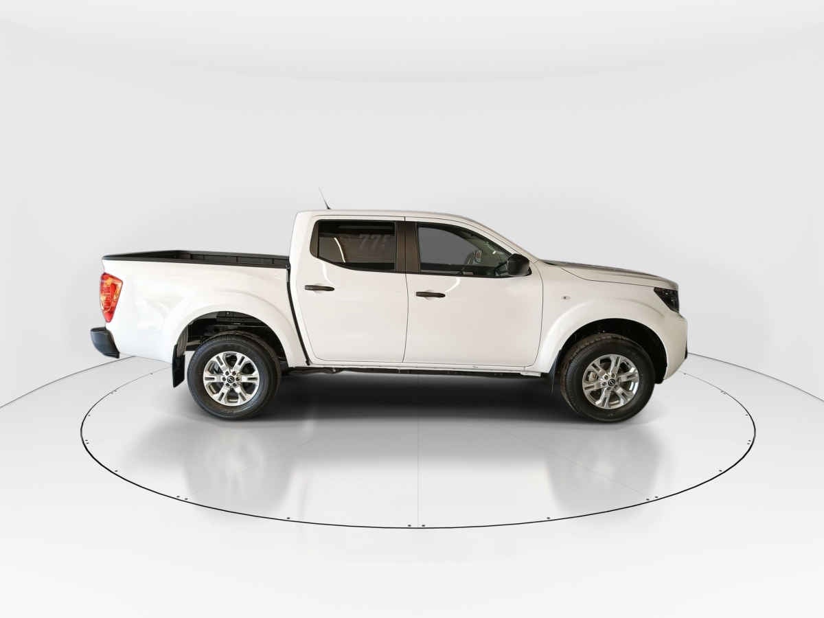 2025 Nissan Frontier 4p XE L4/2.5 Man