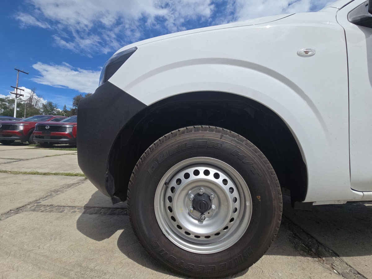 2026 Nissan Chasis Cabina NP300 2p L4/2.5 Man A/A VDC