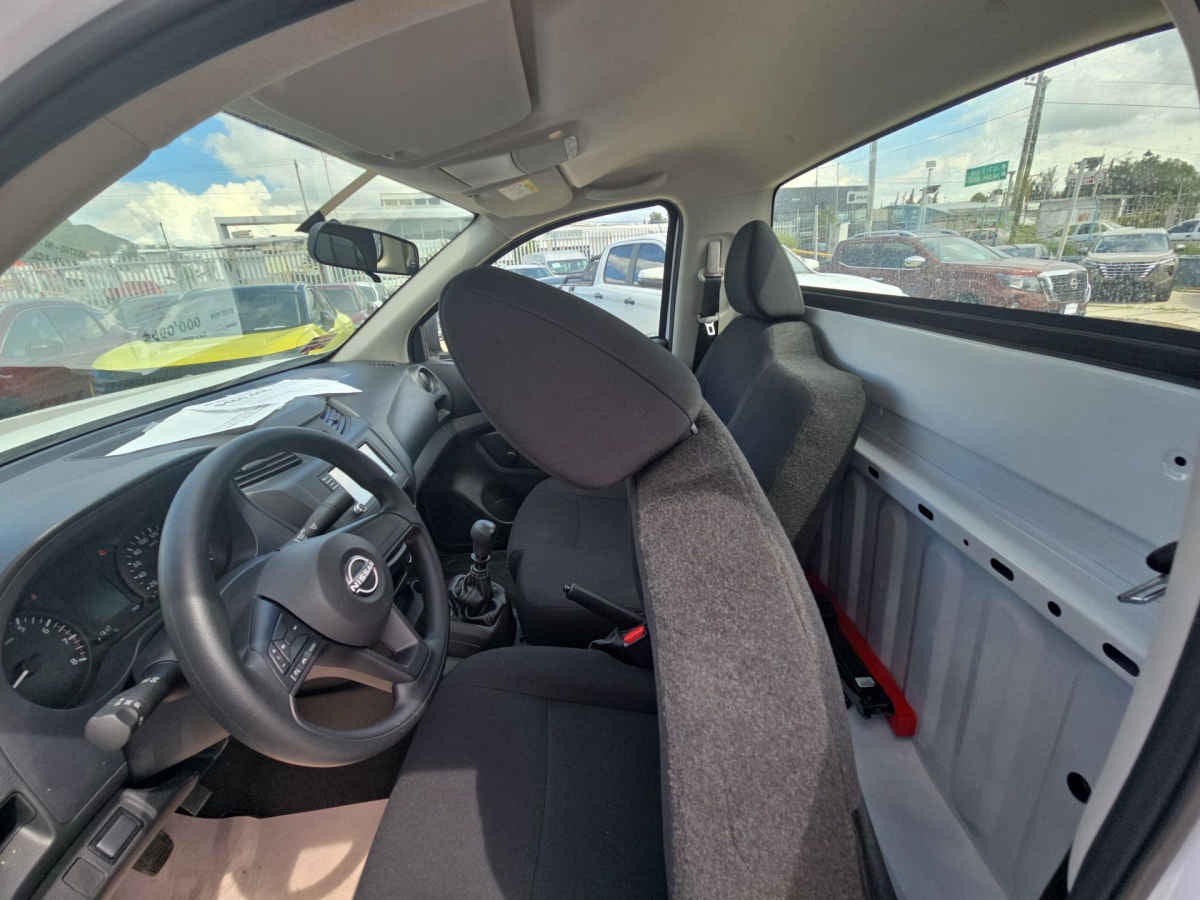 2026 Nissan Chasis Cabina NP300 2p L4/2.5 Man A/A VDC