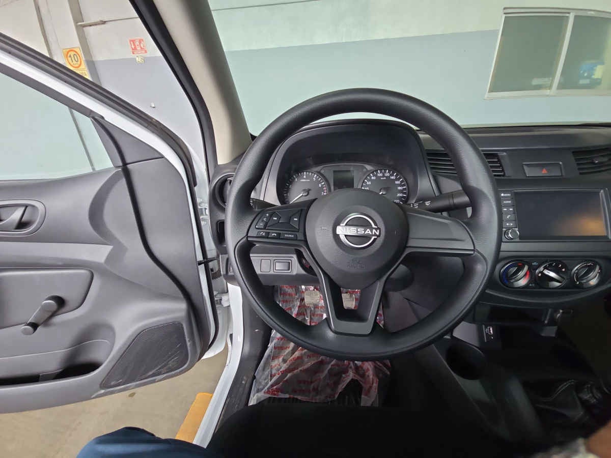2026 Nissan Chasis Cabina NP300 2p L4/2.5 Man A/A VDC