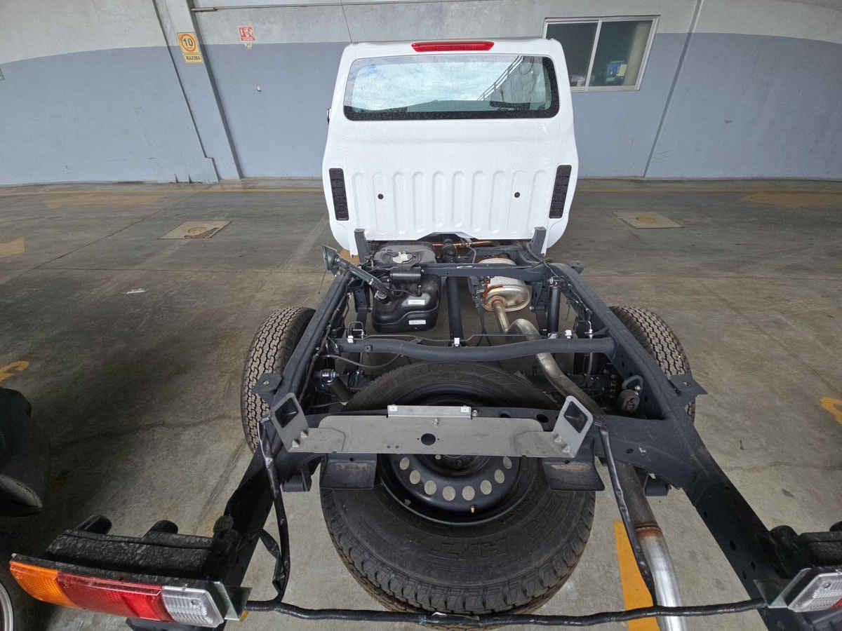 2026 Nissan Chasis Cabina NP300 2p L4/2.5 Man A/A VDC