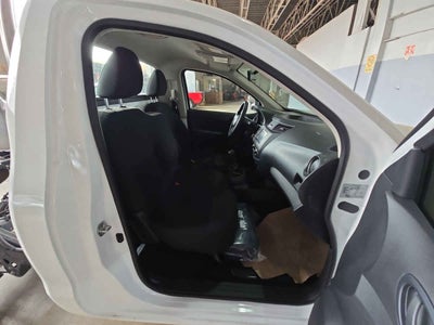 2026 Nissan Chasis Cabina NP300 2p L4/2.5 Man A/A VDC