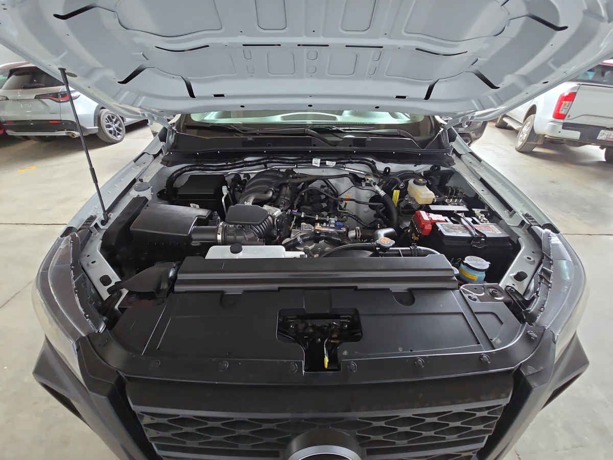 2026 Nissan Chasis Cabina NP300 2p L4/2.5 Man A/A VDC