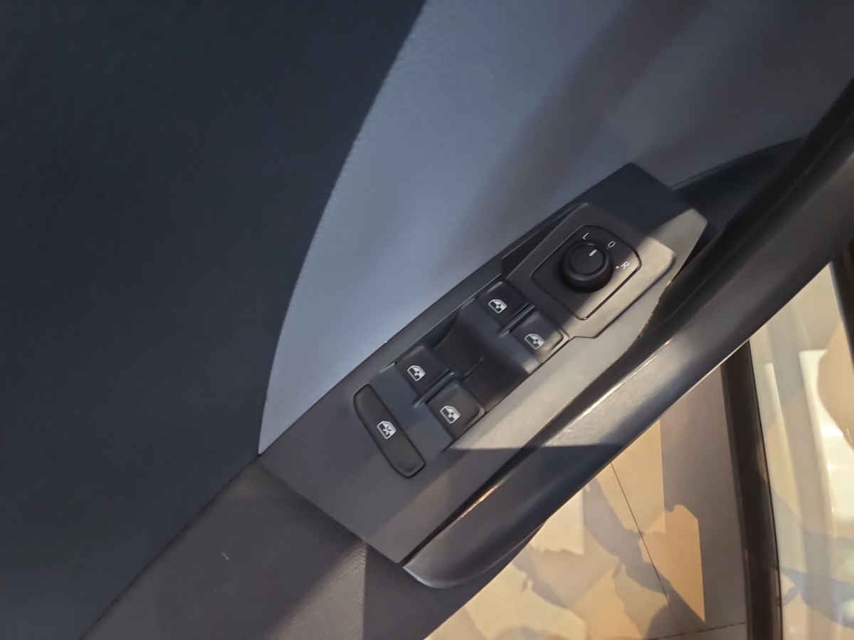 2024 Volkswagen T-Cross 5p Trendline L4/1.6 Aut