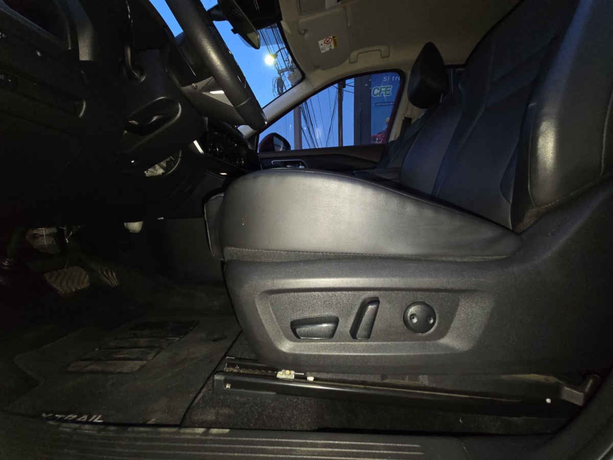 2025 Nissan X-Trail 5p Exclusive 2 Row L4/2.5 Aut