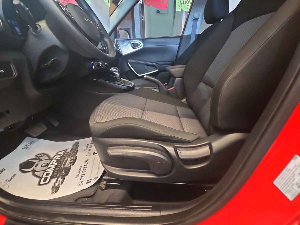 2024 Kia Soul 5p LX L4/1.6 Aut